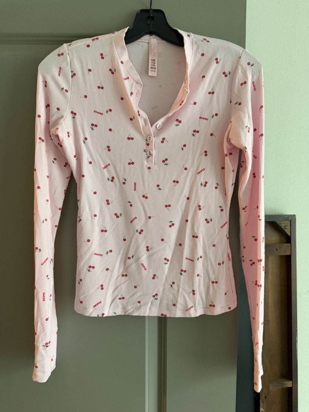 Skims cherry top small